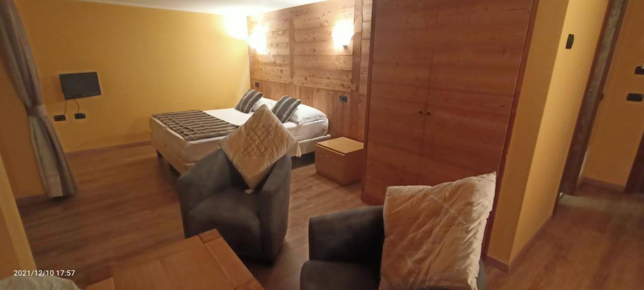 Chalet Alpina Hotel & Apartments La Thuile Ngoại thất bức ảnh