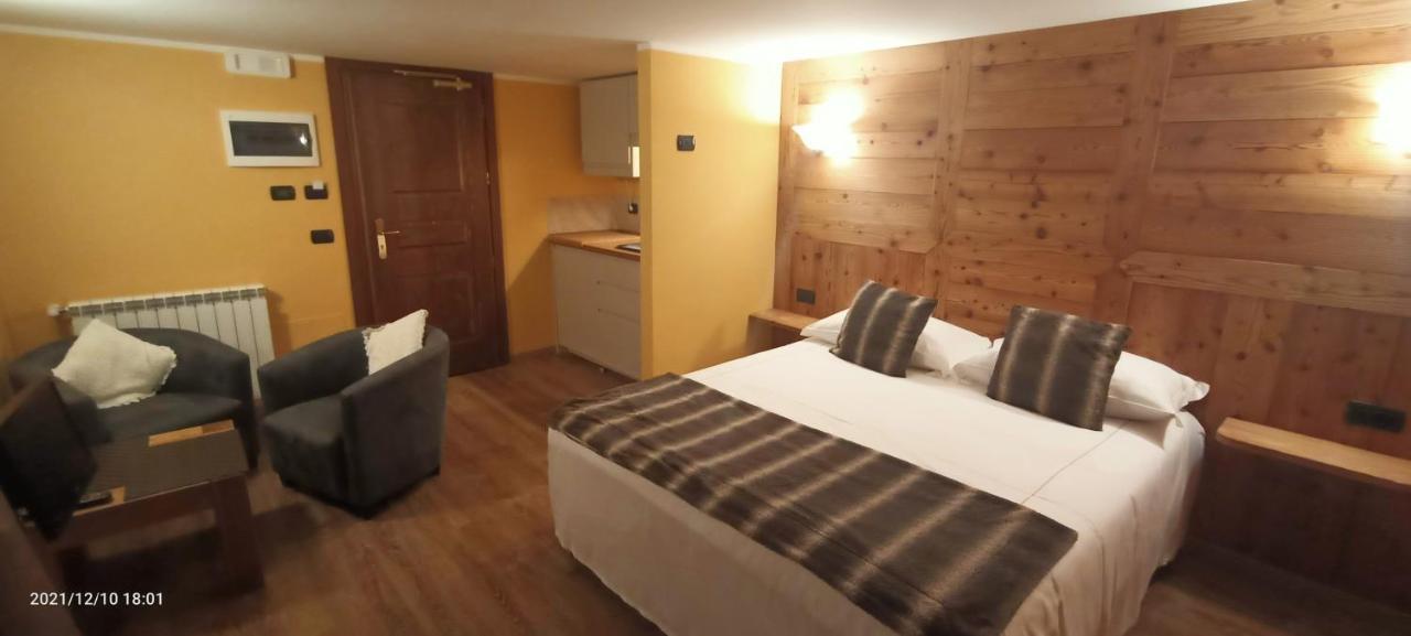 Chalet Alpina Hotel & Apartments La Thuile Ngoại thất bức ảnh