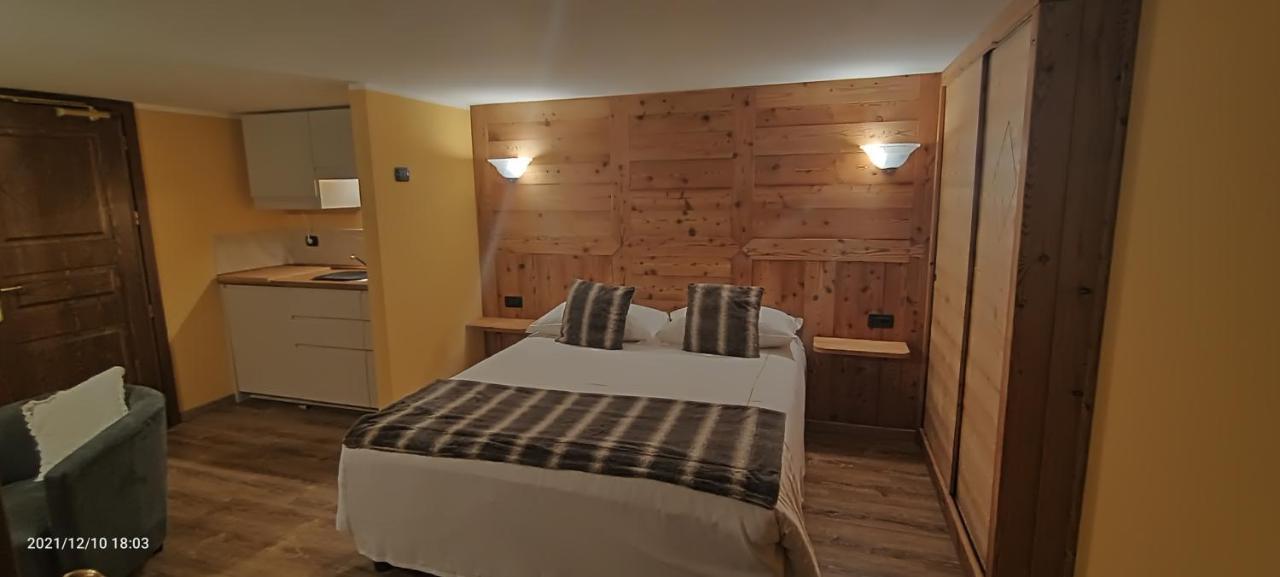 Chalet Alpina Hotel & Apartments La Thuile Ngoại thất bức ảnh