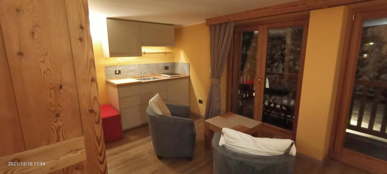 Chalet Alpina Hotel & Apartments La Thuile Ngoại thất bức ảnh