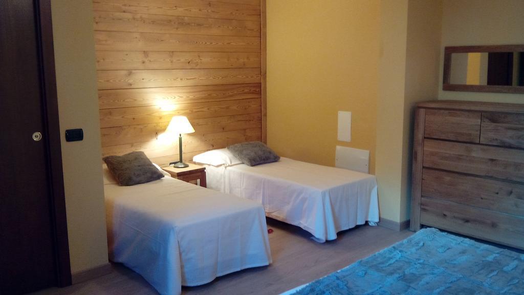 Chalet Alpina Hotel & Apartments La Thuile Phòng bức ảnh