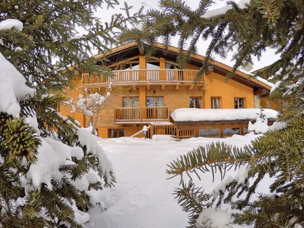 Chalet Alpina Hotel & Apartments La Thuile Ngoại thất bức ảnh