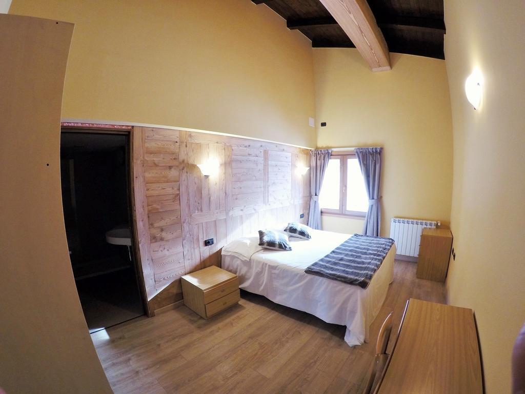 Chalet Alpina Hotel & Apartments La Thuile Ngoại thất bức ảnh