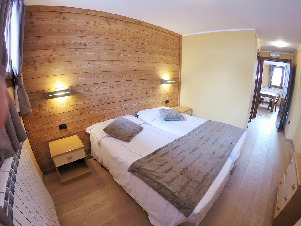 Chalet Alpina Hotel & Apartments La Thuile Ngoại thất bức ảnh