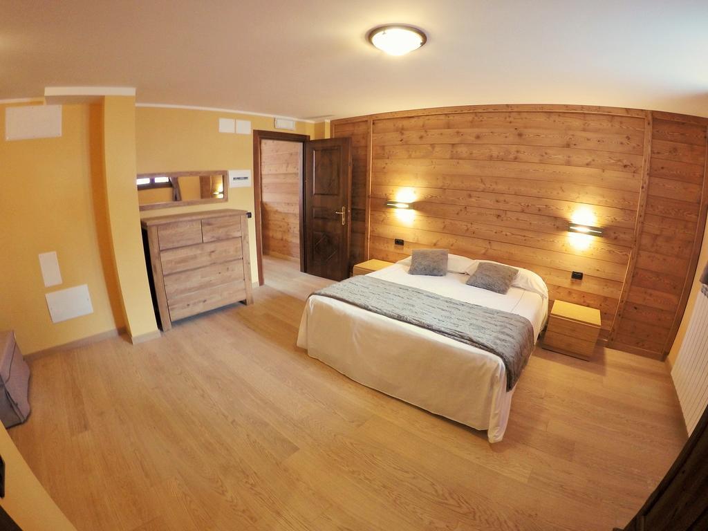 Chalet Alpina Hotel & Apartments La Thuile Ngoại thất bức ảnh