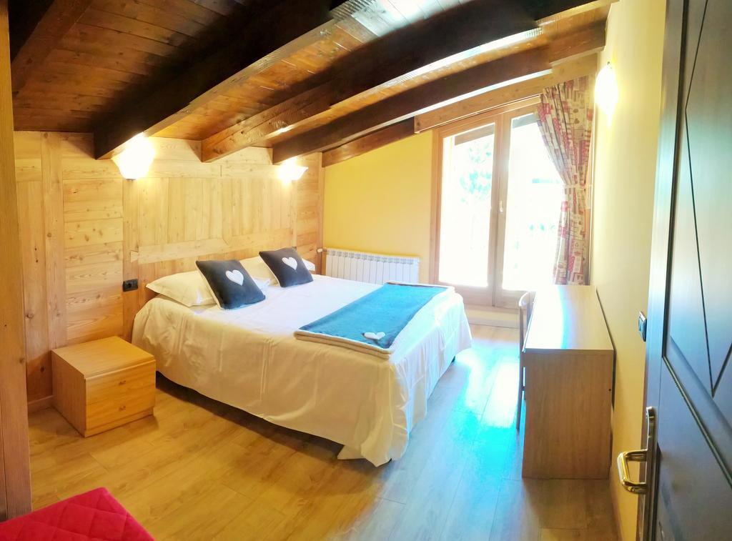Chalet Alpina Hotel & Apartments La Thuile Ngoại thất bức ảnh