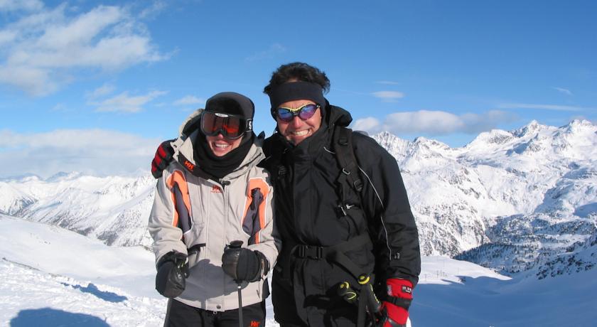 Chalet Alpina Hotel & Apartments La Thuile Ngoại thất bức ảnh