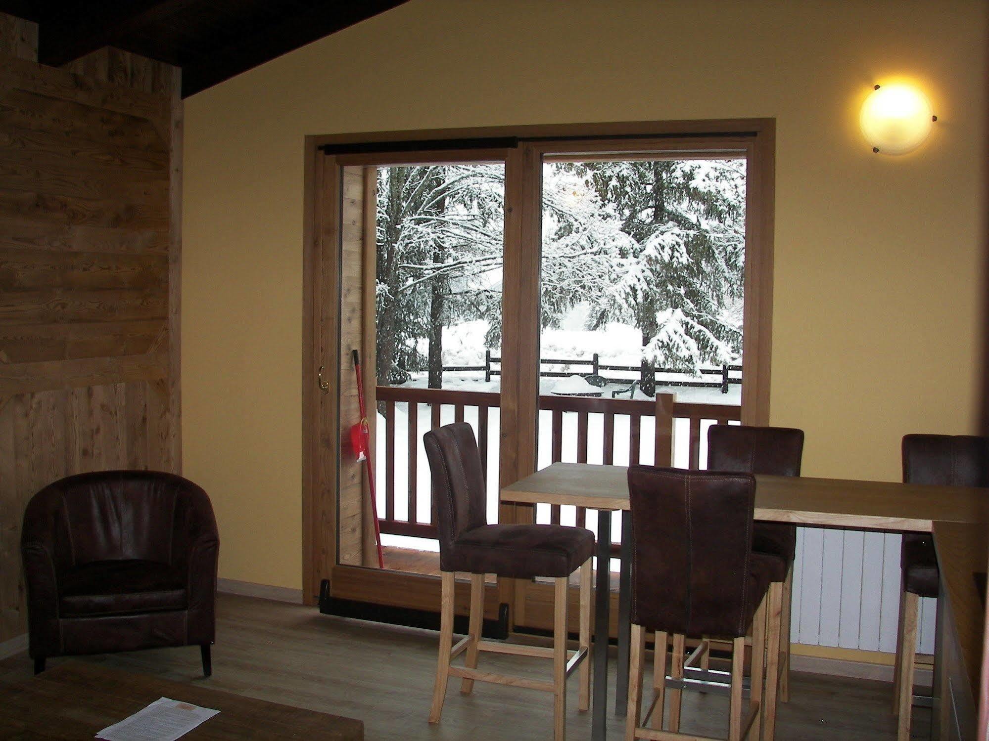 Chalet Alpina Hotel & Apartments La Thuile Ngoại thất bức ảnh