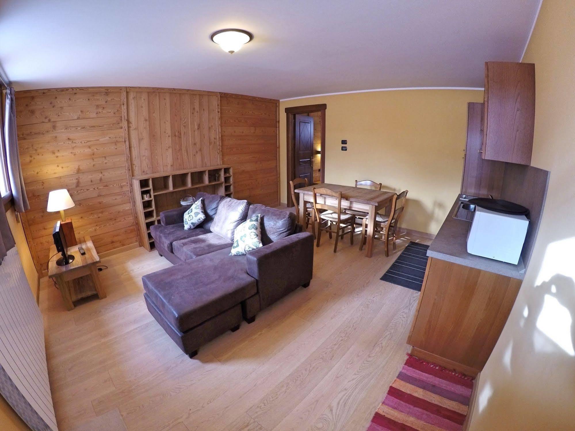 Chalet Alpina Hotel & Apartments La Thuile Ngoại thất bức ảnh