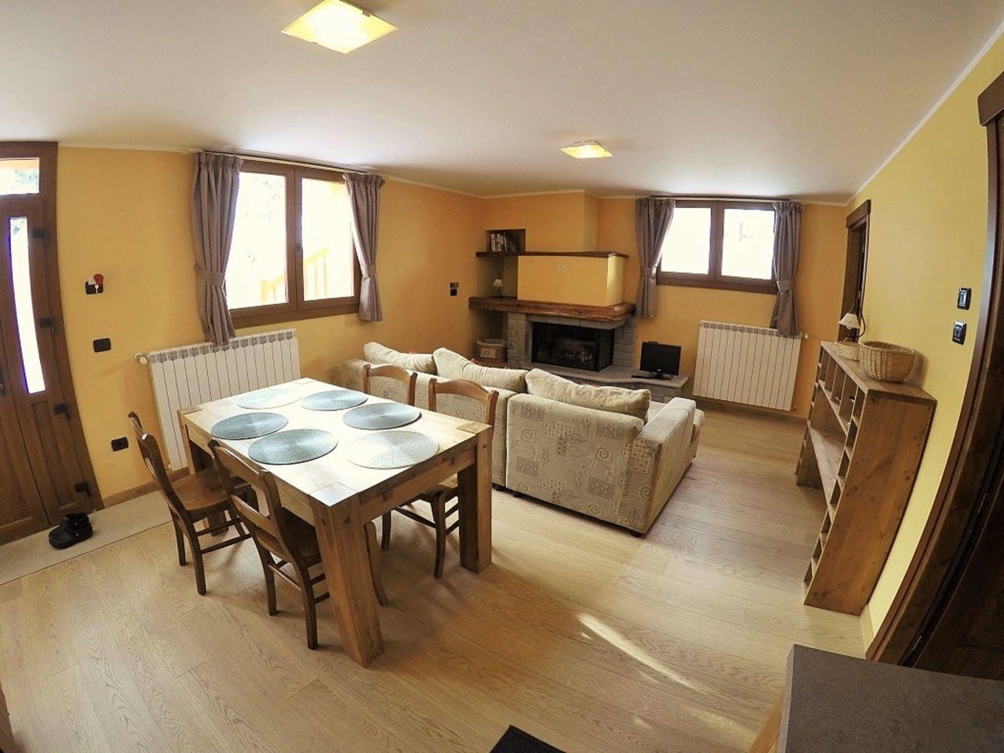Chalet Alpina Hotel & Apartments La Thuile Ngoại thất bức ảnh